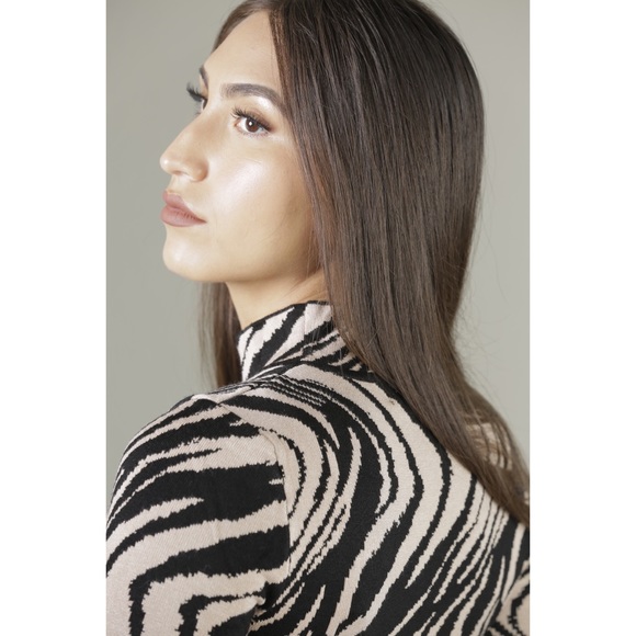Long Sleeve Zebra Print Sweater Top - Picture 4 of 5